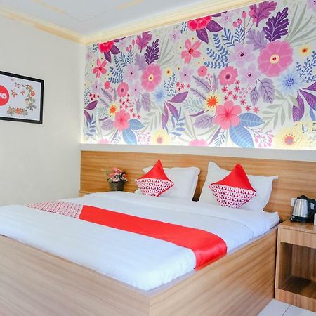 Hôtel Oyo 940 Telaga Mas International à Sarangan Extérieur photo