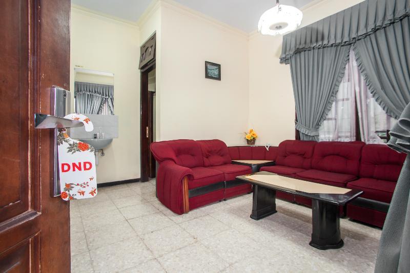 Hôtel Oyo 940 Telaga Mas International à Sarangan Extérieur photo